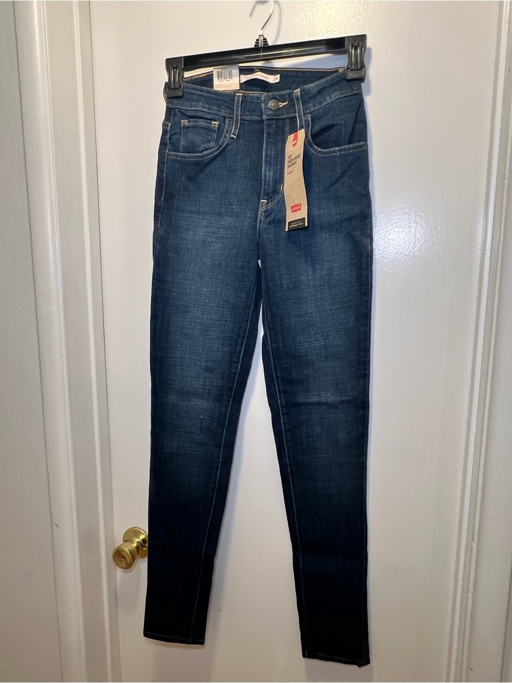 NWT Levi's 721 High-Rise Skinny Jeans in Dark Blue